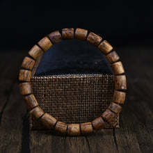 Load image into Gallery viewer, Green Kynam Agarwood Bracelet from Hainan 7mm Beads Genuine Wild Agarwood
