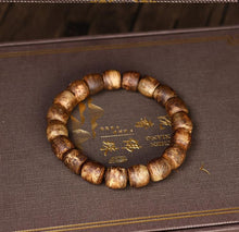 Load image into Gallery viewer, Green Kynam Agarwood Bracelet from Hainan 11mm Beads Genuine Wild Agarwood
